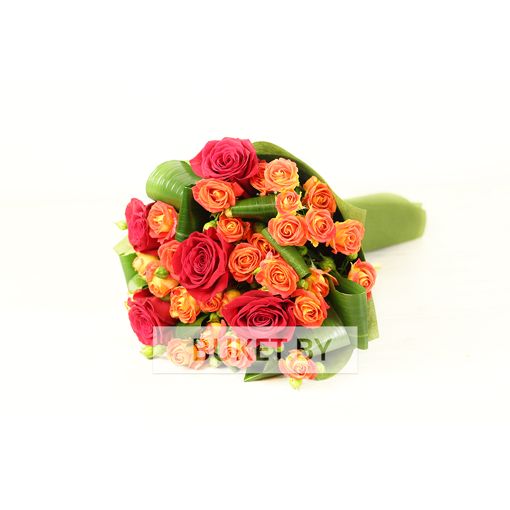 Букет из красных и оранжевых роз