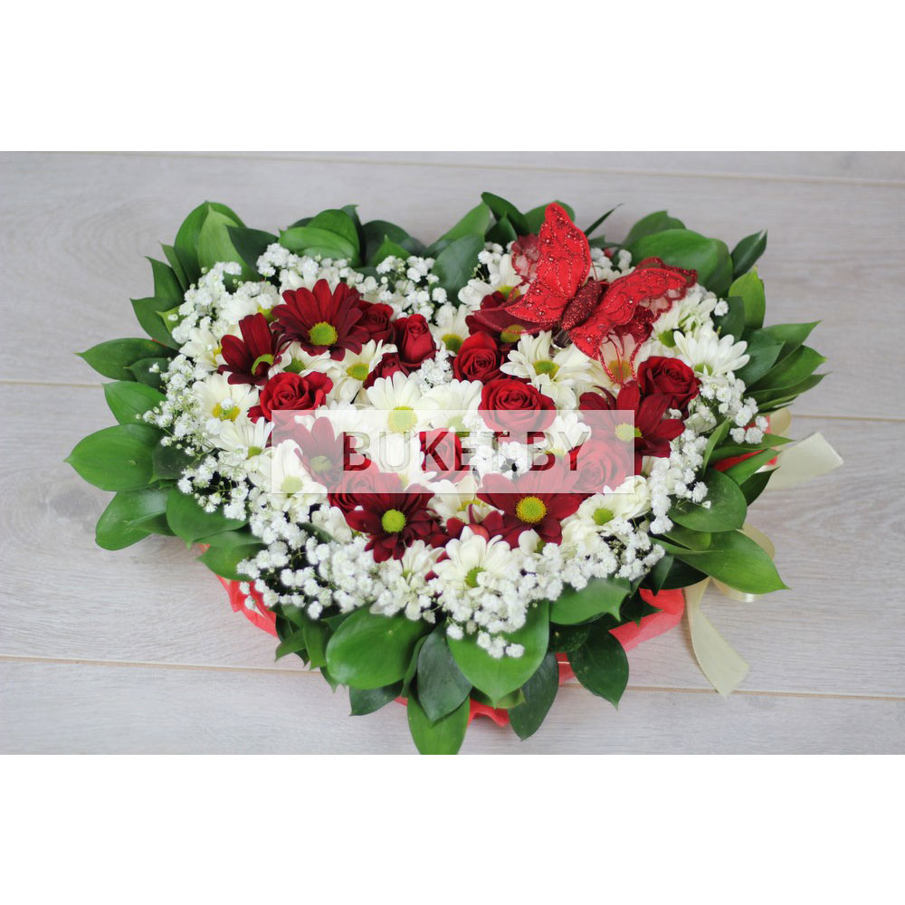 Композиция "Сердце" из роз и хризантем